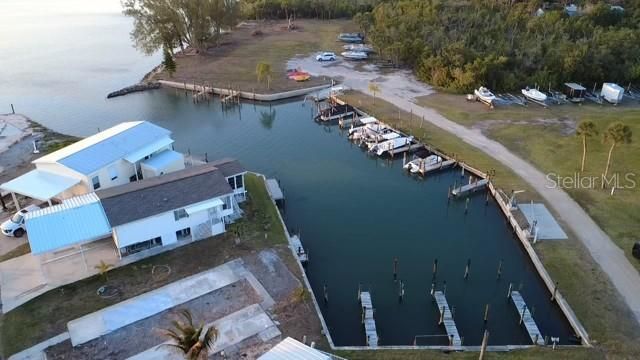 На продажу: $99,000 (0.08 acres)