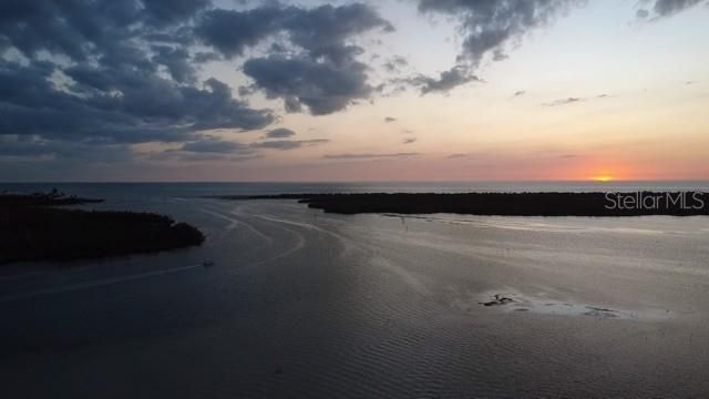 На продажу: $99,000 (0.08 acres)