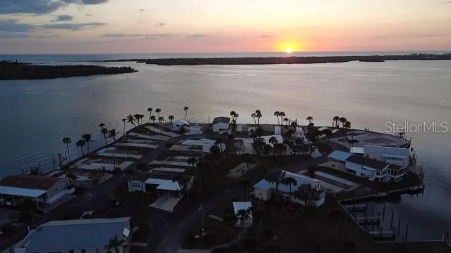 На продажу: $99,000 (0.08 acres)