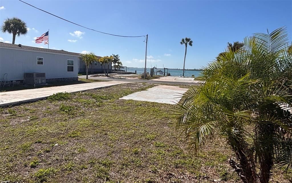 На продажу: $99,000 (0.08 acres)