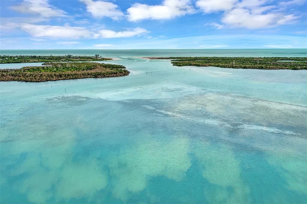 На продажу: $99,000 (0.08 acres)