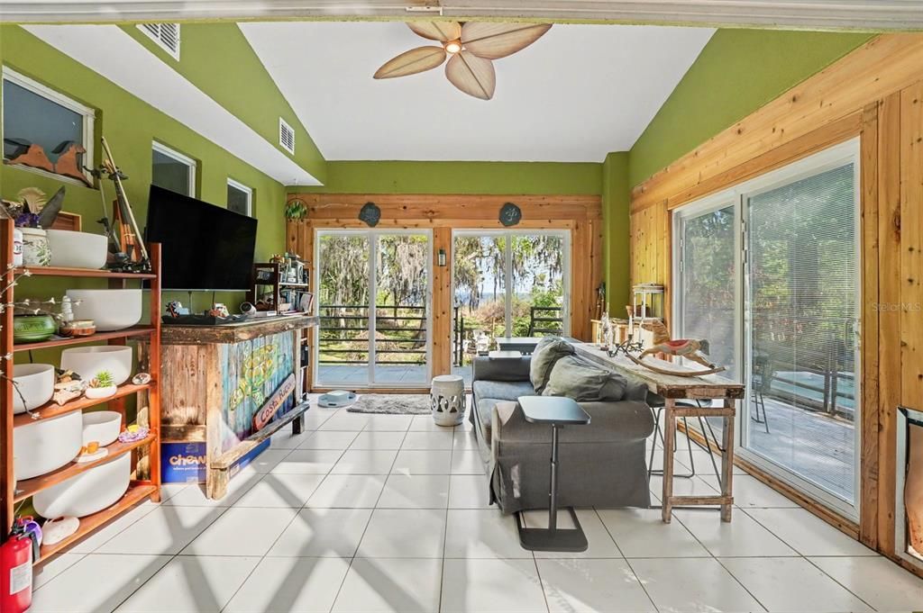 For Sale: $489,500 (2 beds, 2 baths, 1038 Square Feet)