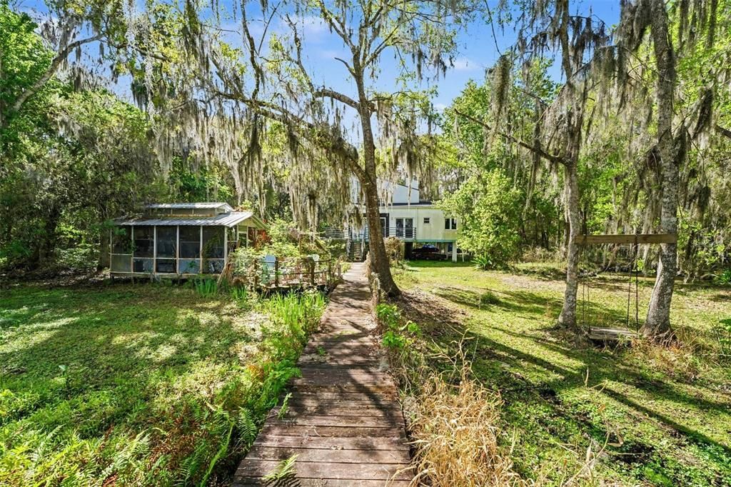 For Sale: $489,500 (2 beds, 2 baths, 1038 Square Feet)