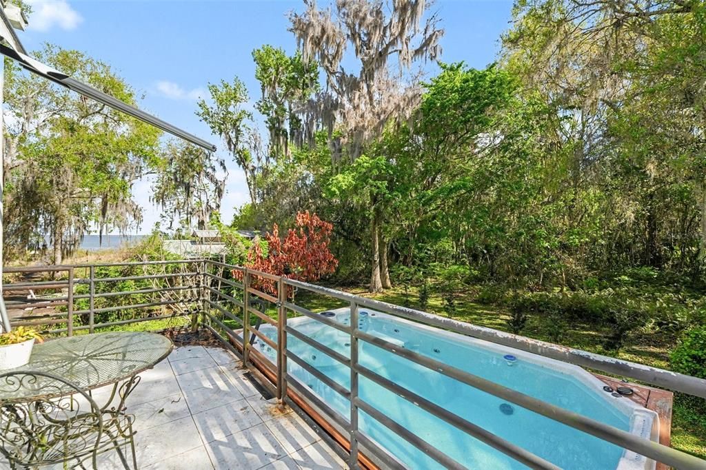 For Sale: $489,500 (2 beds, 2 baths, 1038 Square Feet)