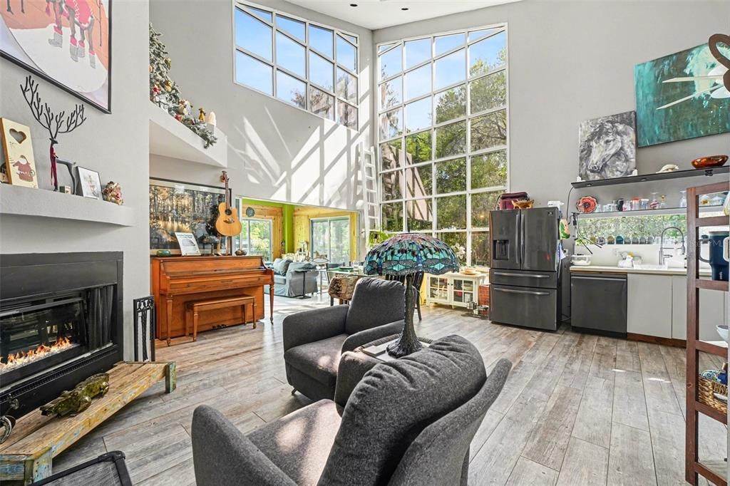 For Sale: $489,500 (2 beds, 2 baths, 1038 Square Feet)