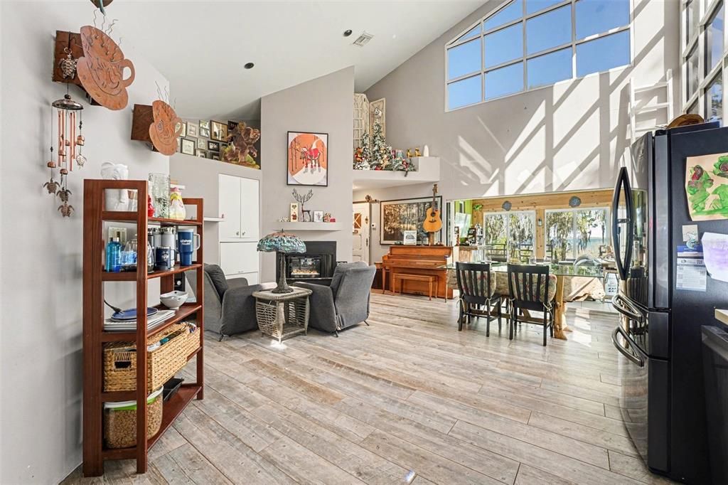 For Sale: $489,500 (2 beds, 2 baths, 1038 Square Feet)