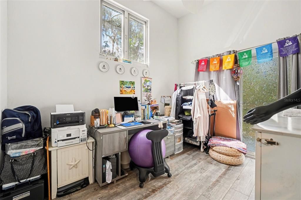 For Sale: $489,500 (2 beds, 2 baths, 1038 Square Feet)