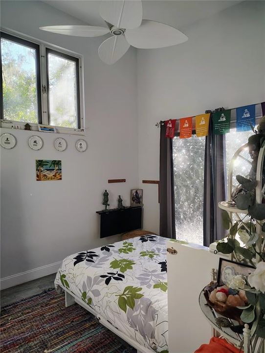 For Sale: $489,500 (2 beds, 2 baths, 1038 Square Feet)
