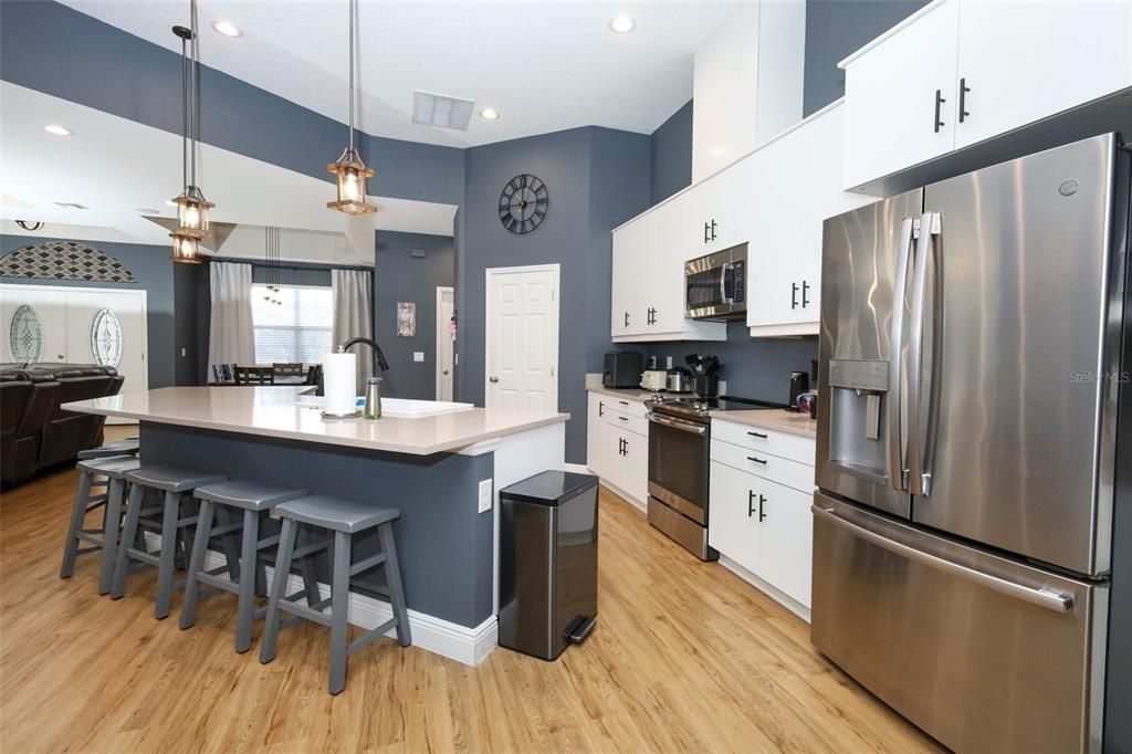 Activo con contrato: $479,900 (4 camas, 3 baños, 2294 Pies cuadrados)