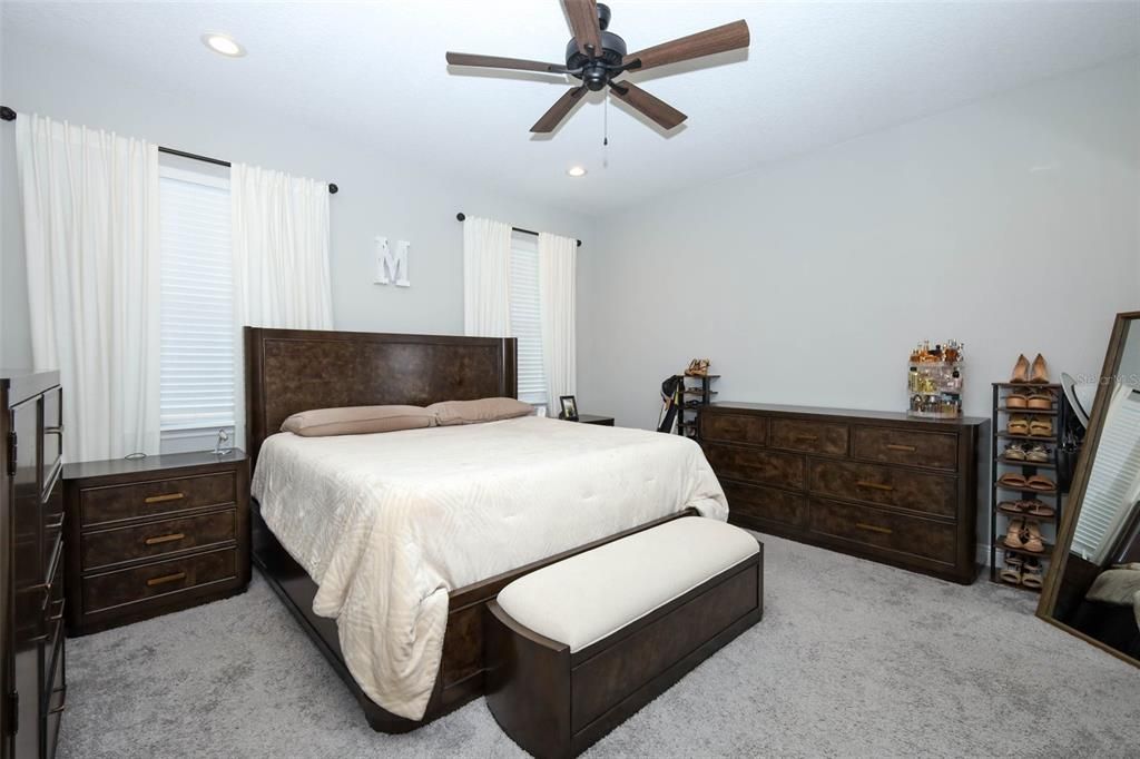 Activo con contrato: $479,900 (4 camas, 3 baños, 2294 Pies cuadrados)