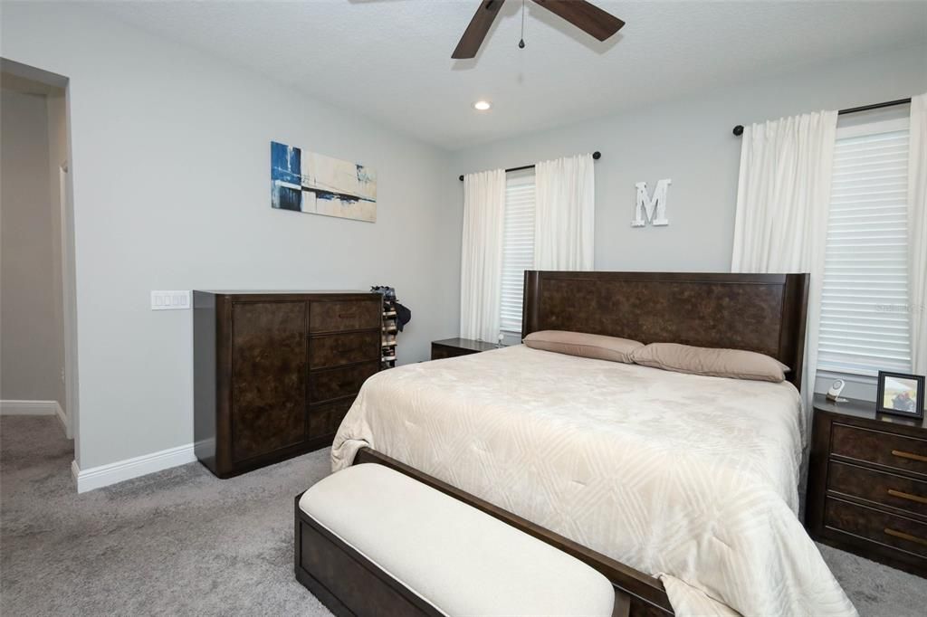 Activo con contrato: $479,900 (4 camas, 3 baños, 2294 Pies cuadrados)