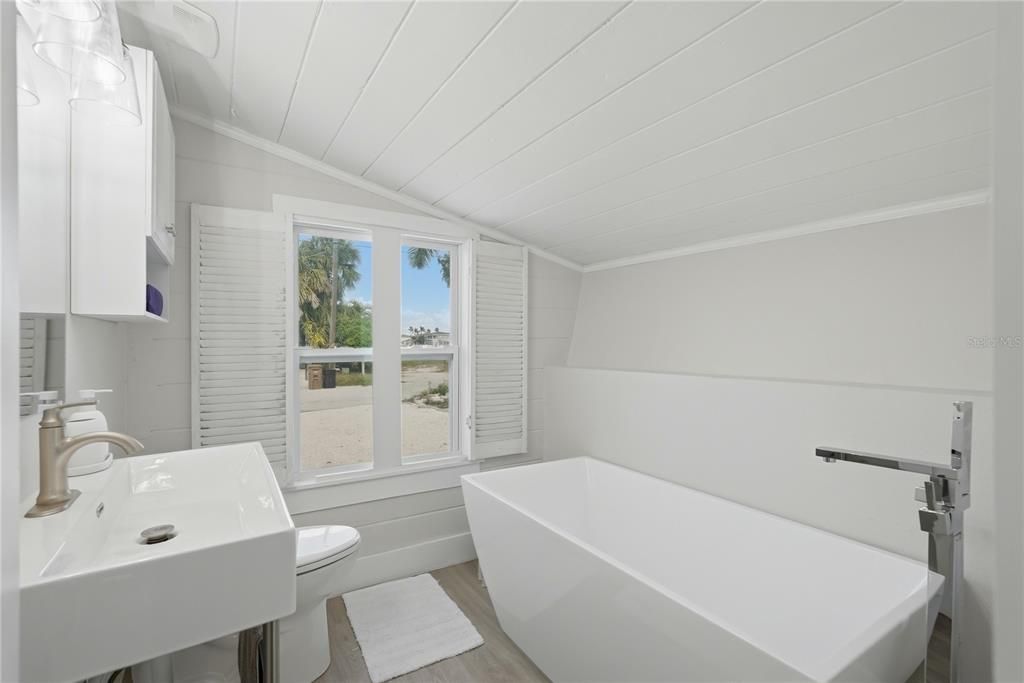 En Venta: $575,000 (3 camas, 2 baños, 1103 Pies cuadrados)