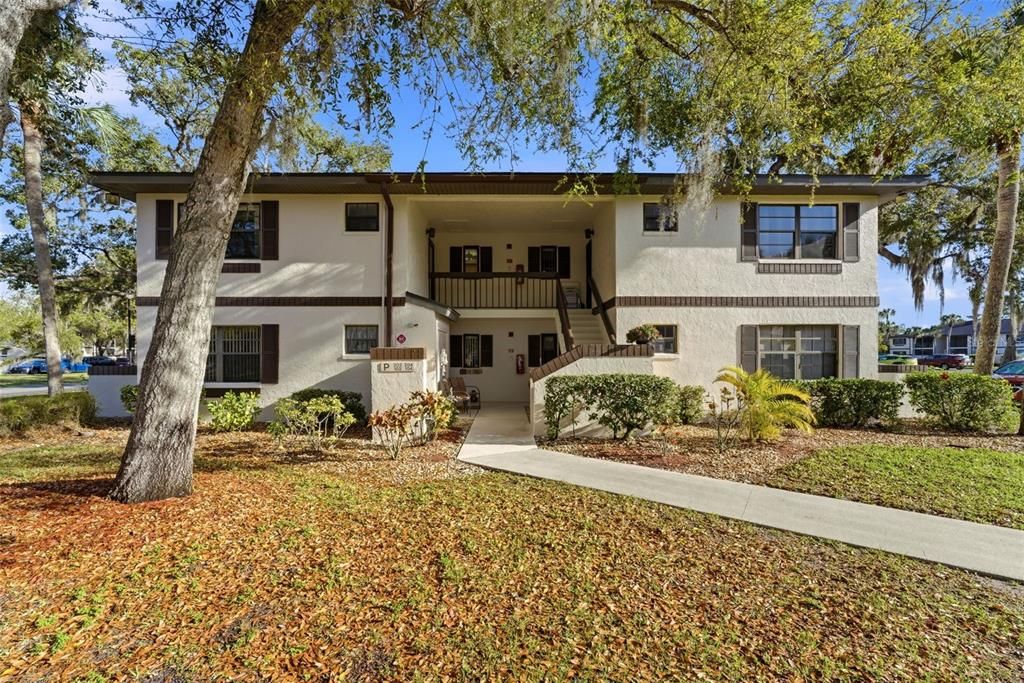 Active With Contract: $135,000 (2 beds, 2 baths, 838 Square Feet)