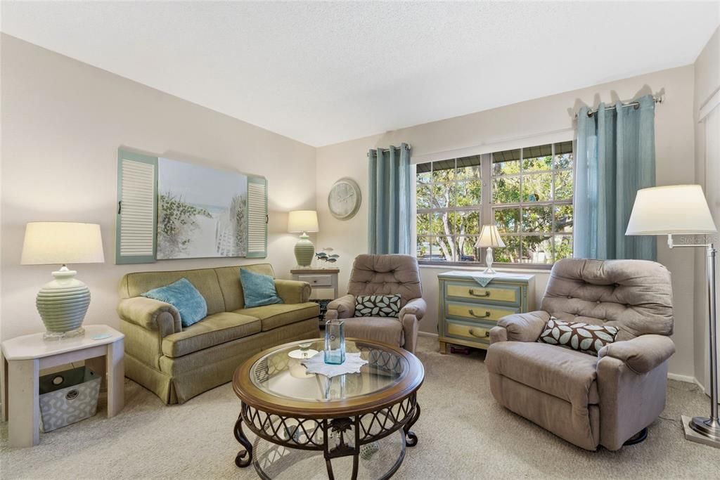 Active With Contract: $135,000 (2 beds, 2 baths, 838 Square Feet)