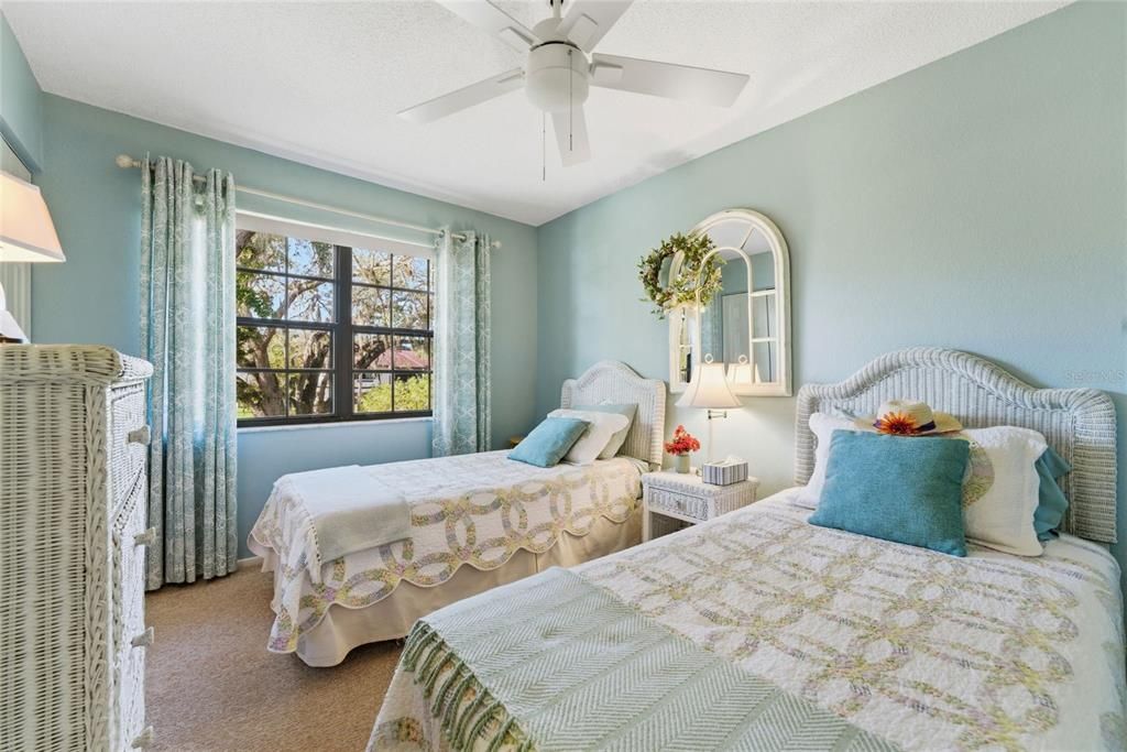 Active With Contract: $135,000 (2 beds, 2 baths, 838 Square Feet)