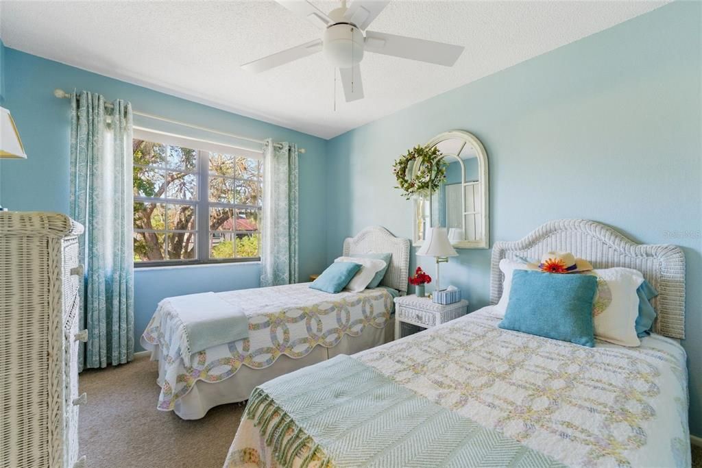 Active With Contract: $135,000 (2 beds, 2 baths, 838 Square Feet)