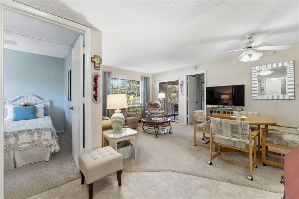 Active With Contract: $135,000 (2 beds, 2 baths, 838 Square Feet)