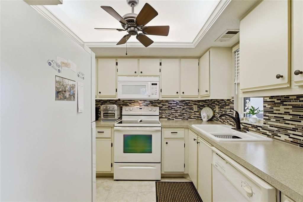 Active With Contract: $135,000 (2 beds, 2 baths, 838 Square Feet)