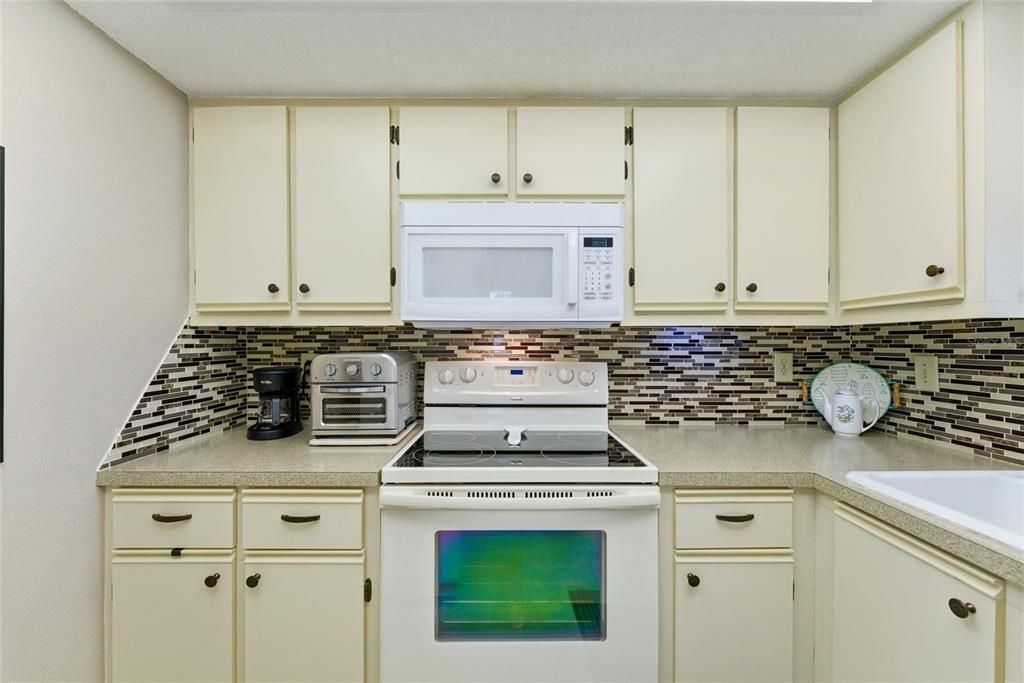 Active With Contract: $135,000 (2 beds, 2 baths, 838 Square Feet)
