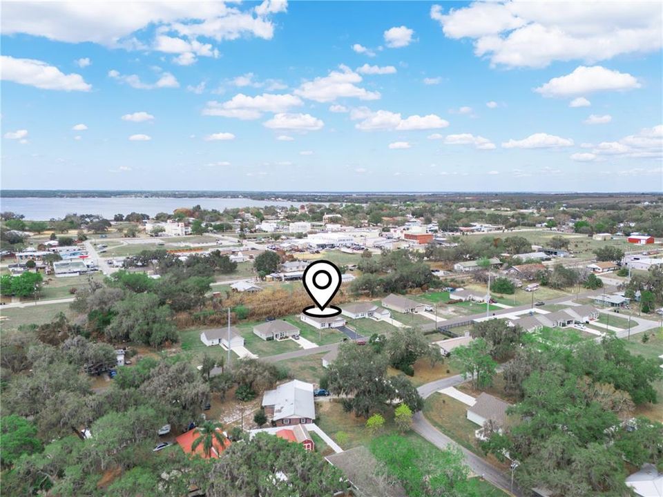 For Sale: $299,900 (4 beds, 2 baths, 1965 Square Feet)