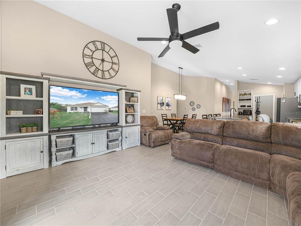 For Sale: $299,900 (4 beds, 2 baths, 1965 Square Feet)