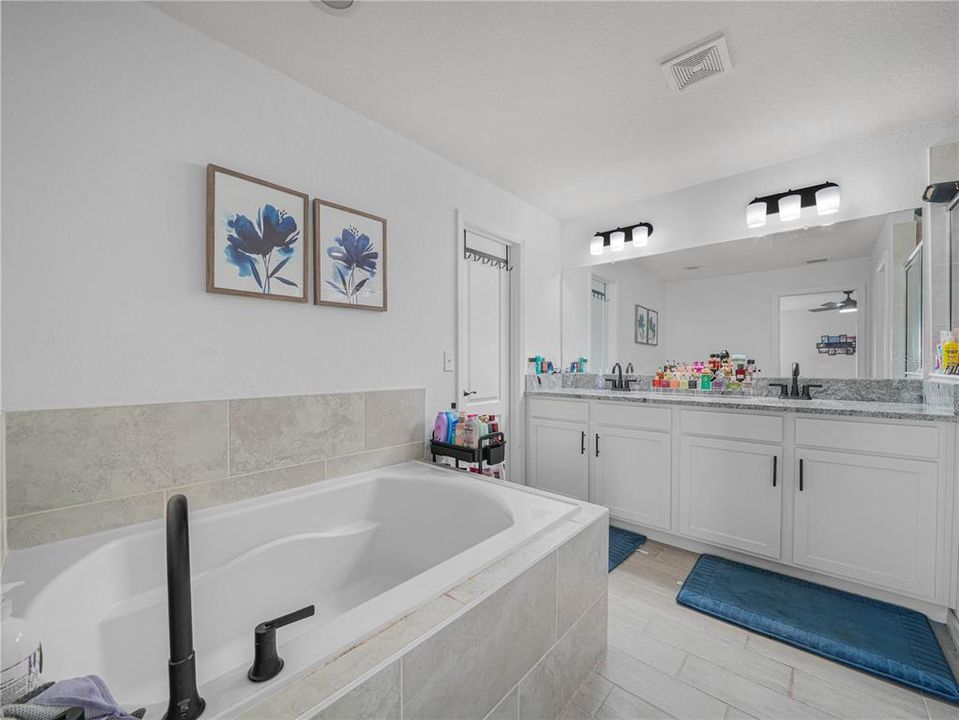 For Sale: $299,900 (4 beds, 2 baths, 1965 Square Feet)