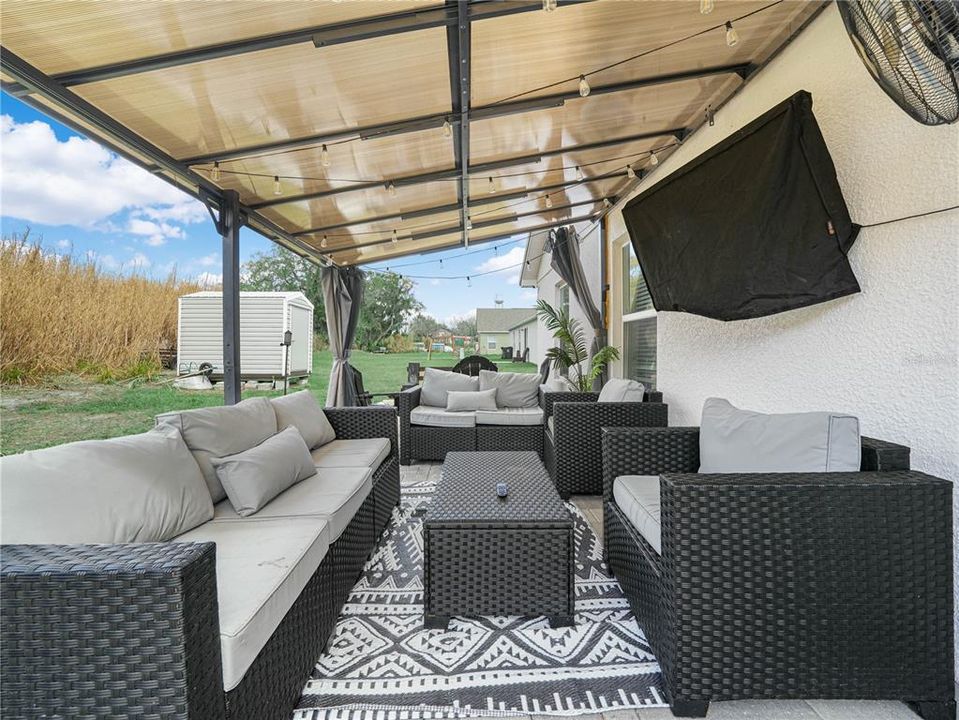 For Sale: $299,900 (4 beds, 2 baths, 1965 Square Feet)