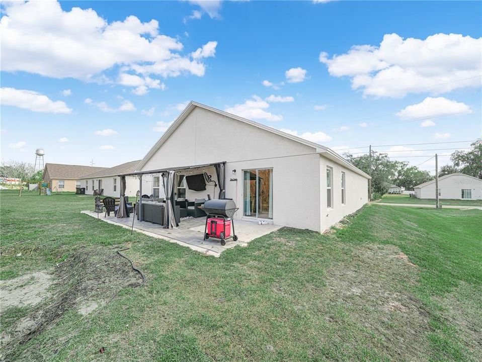 For Sale: $299,900 (4 beds, 2 baths, 1965 Square Feet)