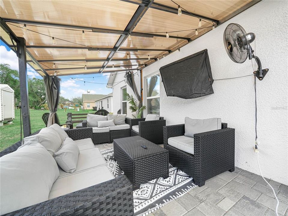 For Sale: $299,900 (4 beds, 2 baths, 1965 Square Feet)