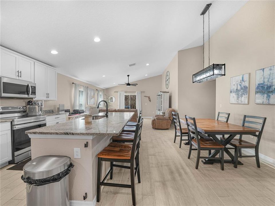 For Sale: $299,900 (4 beds, 2 baths, 1965 Square Feet)