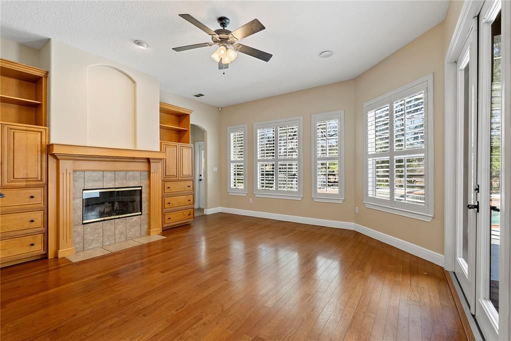 For Sale: $1,100,000 (4 beds, 4 baths, 3374 Square Feet)