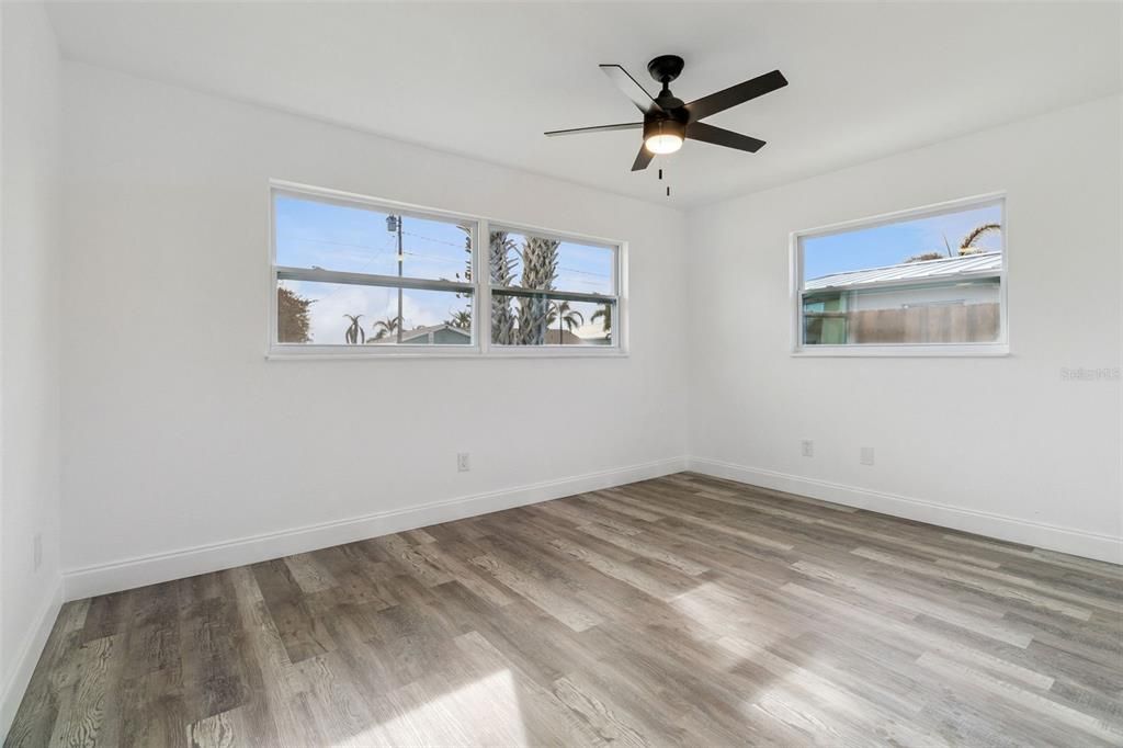 Active With Contract: $400,000 (3 beds, 2 baths, 1416 Square Feet)
