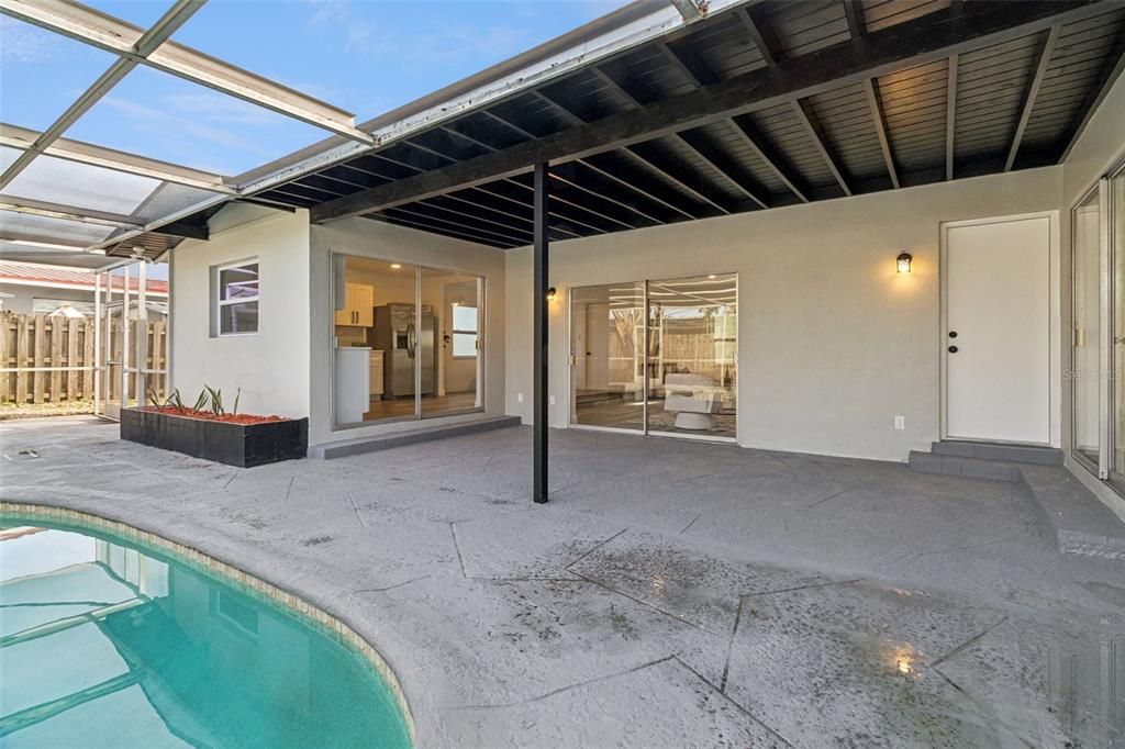 Active With Contract: $400,000 (3 beds, 2 baths, 1416 Square Feet)