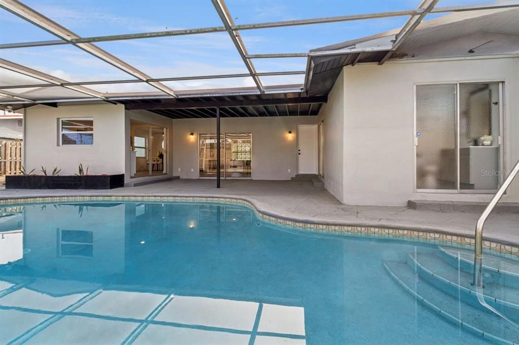 Active With Contract: $400,000 (3 beds, 2 baths, 1416 Square Feet)