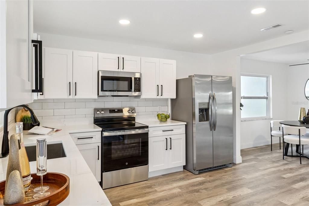 Active With Contract: $400,000 (3 beds, 2 baths, 1416 Square Feet)