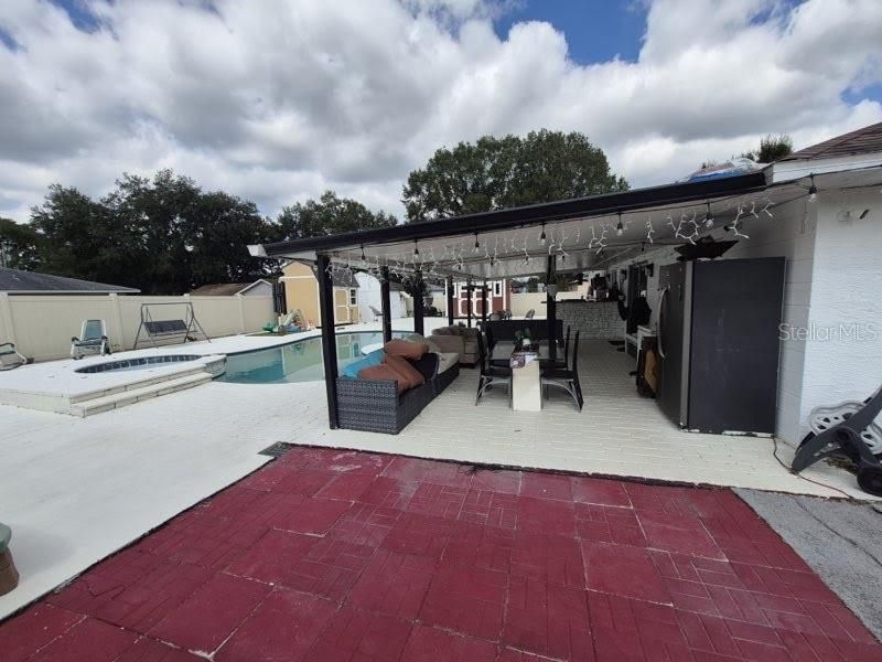 Active With Contract: $269,999 (4 beds, 2 baths, 1304 Square Feet)
