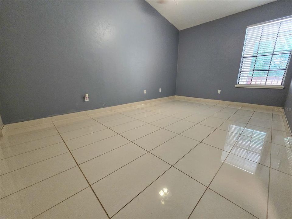 На продажу: $165,000 (2 спален, 1 ванн, 790 Квадратных фут)