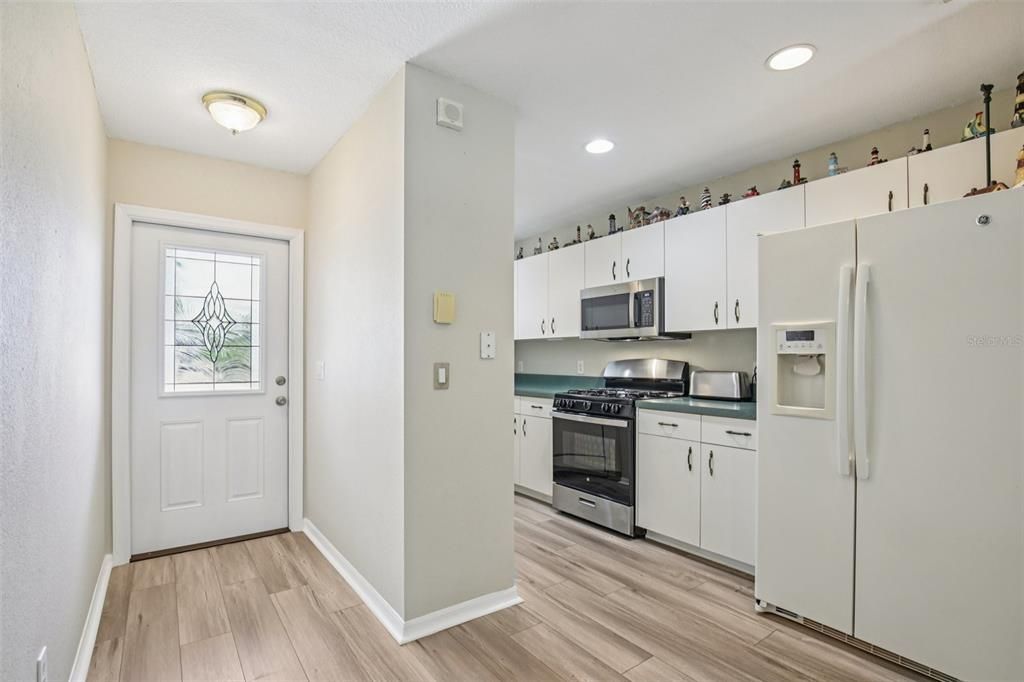 Active With Contract: $410,000 (4 beds, 0 baths, 1996 Square Feet)