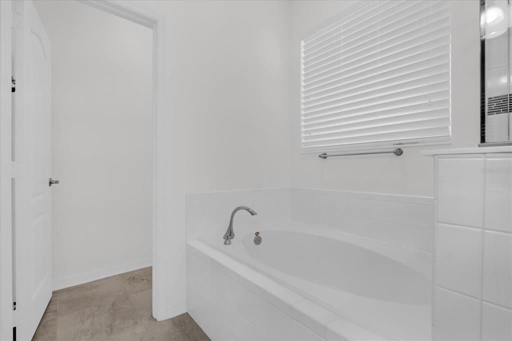 Activo con contrato: $2,900 (3 camas, 2 baños, 1765 Pies cuadrados)