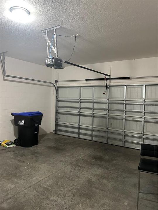 Activo con contrato: $2,900 (3 camas, 2 baños, 1765 Pies cuadrados)