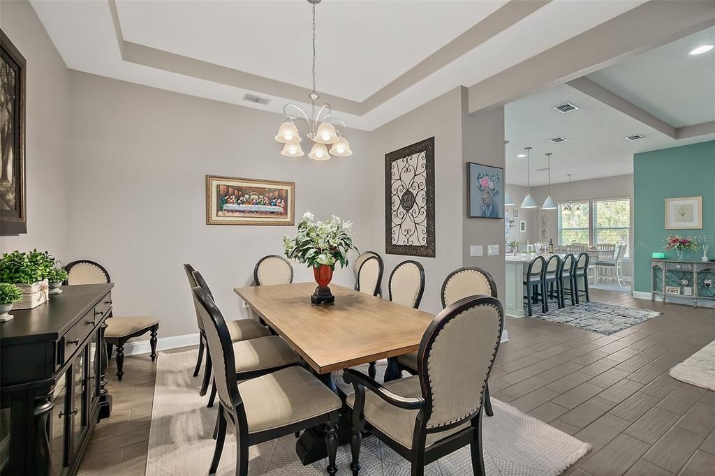 En Venta: $649,000 (4 camas, 3 baños, 2656 Pies cuadrados)