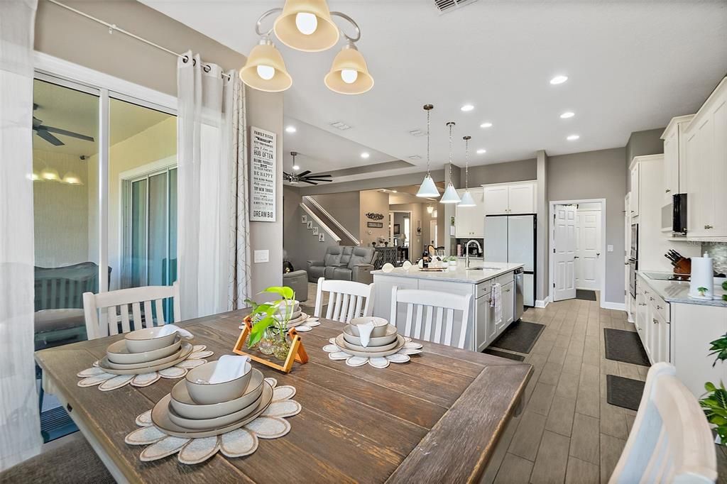 En Venta: $649,000 (4 camas, 3 baños, 2656 Pies cuadrados)