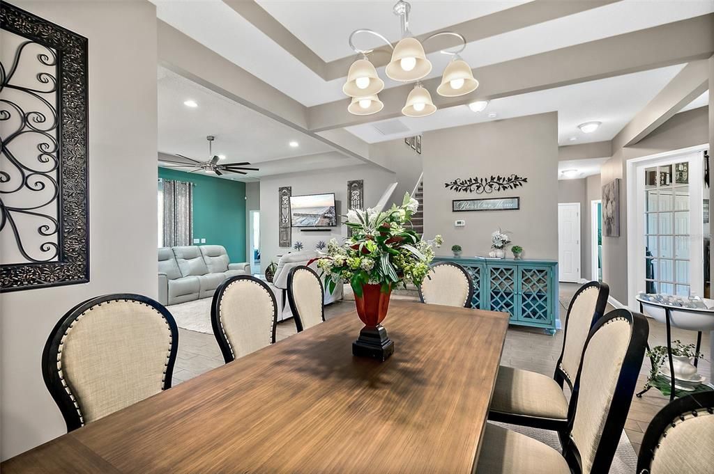 En Venta: $649,000 (4 camas, 3 baños, 2656 Pies cuadrados)
