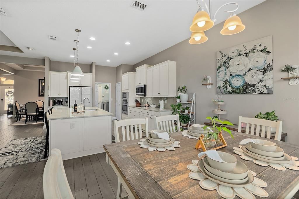 En Venta: $649,000 (4 camas, 3 baños, 2656 Pies cuadrados)