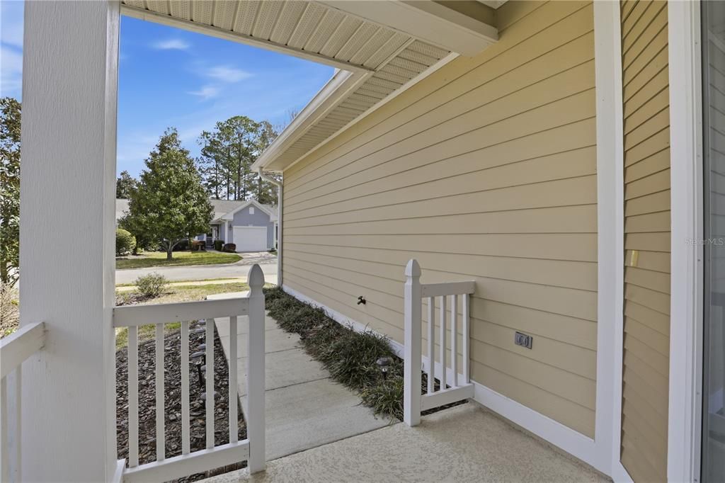 На продажу: $254,900 (2 спален, 2 ванн, 1179 Квадратных фут)