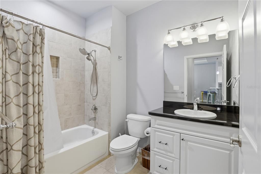 На продажу: $254,900 (2 спален, 2 ванн, 1179 Квадратных фут)