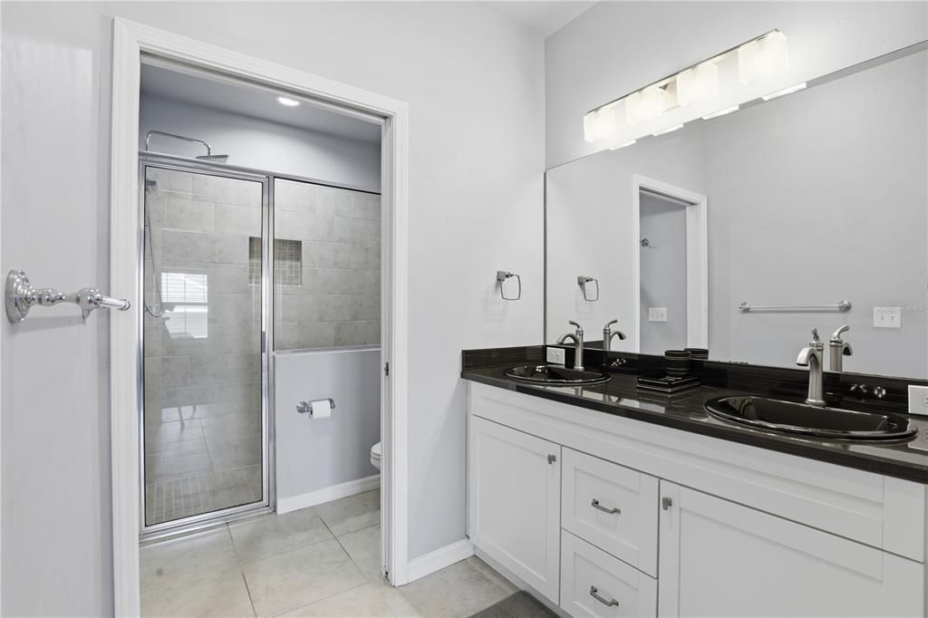 На продажу: $254,900 (2 спален, 2 ванн, 1179 Квадратных фут)