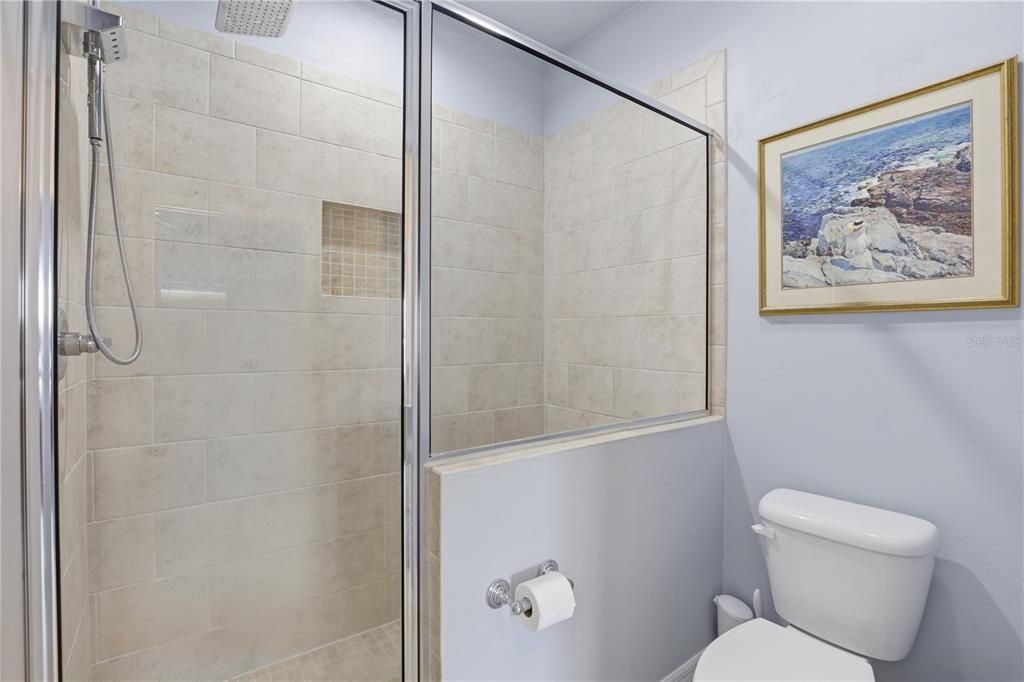 На продажу: $254,900 (2 спален, 2 ванн, 1179 Квадратных фут)