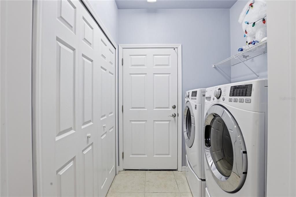 На продажу: $254,900 (2 спален, 2 ванн, 1179 Квадратных фут)