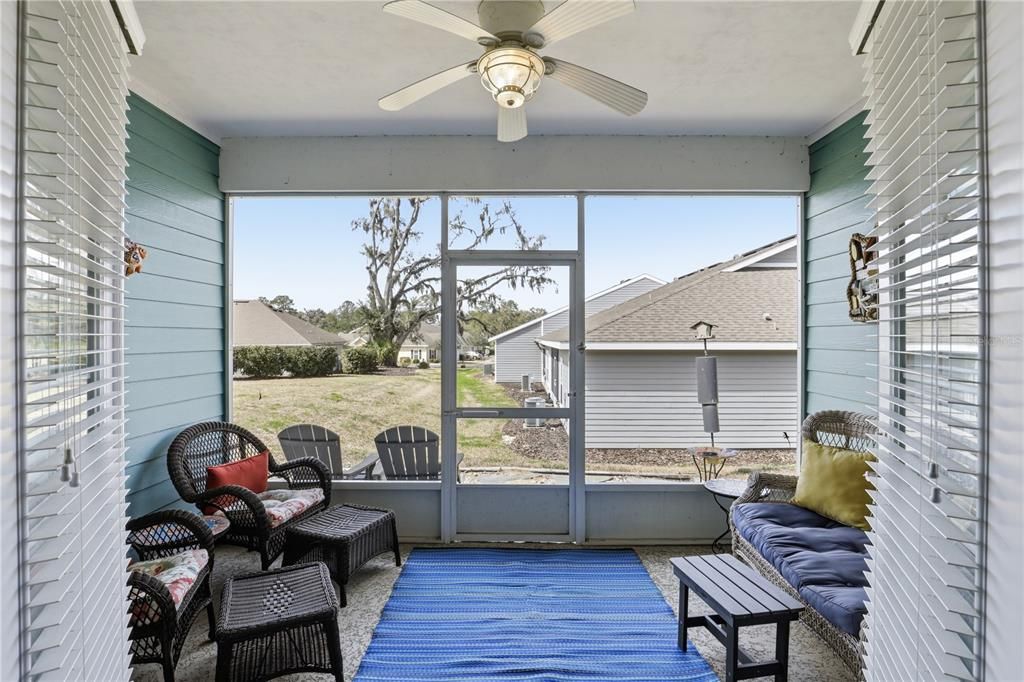 На продажу: $254,900 (2 спален, 2 ванн, 1179 Квадратных фут)